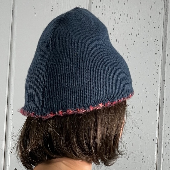 *Burton Women’s Reversible Knitted  Beanie Hat - Picture 2 of 10